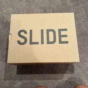 YEEZY SLIDE (BOX ONLY) - GLWGRN